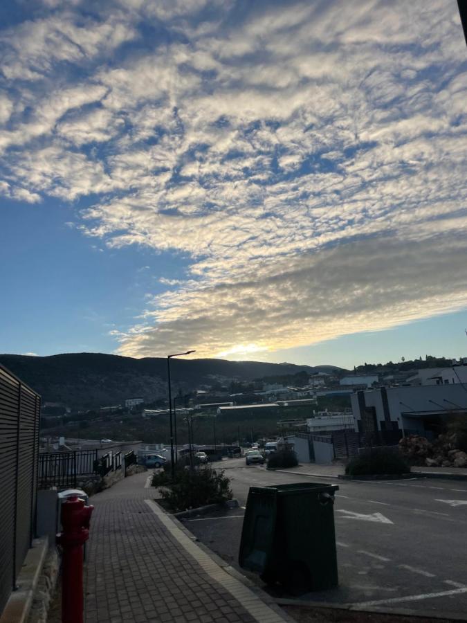 סוויטות נוף שקיעה Hotel Peqi'in Hadasha Bagian luar foto