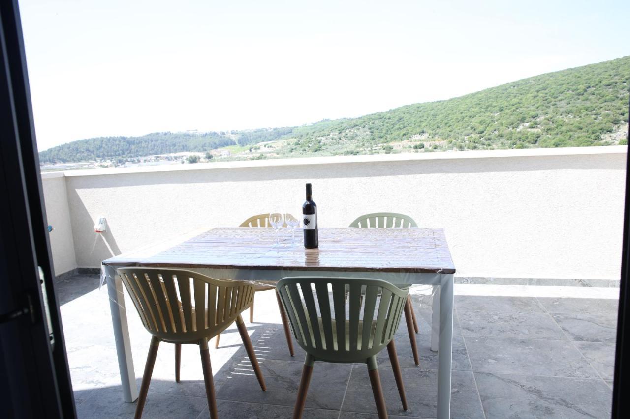 סוויטות נוף שקיעה Hotel Peqi'in Hadasha Bagian luar foto